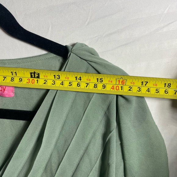 Drees Doy Sage Green flowy Sleeve V-Neck Midi Dress - Picture 4 of 7